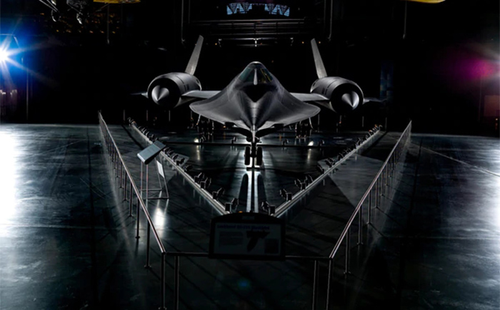 飛行速度超過(guò)導(dǎo)彈的飛機(jī)—SR-71黑鳥偵察機(jī)！
