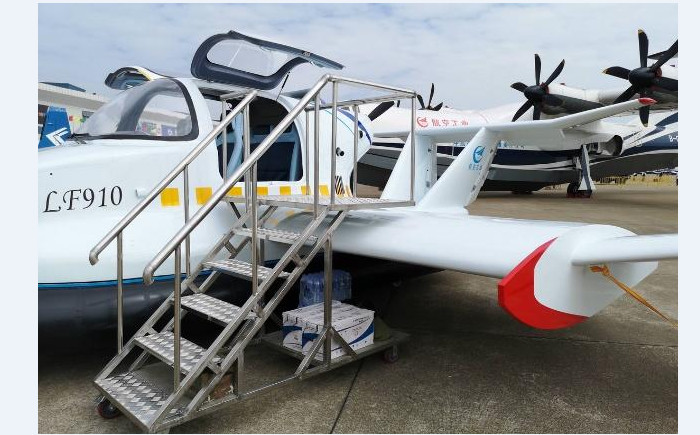 這架飛機(jī)會“鐵掌水上漂”，你會嗎？5.jpg
